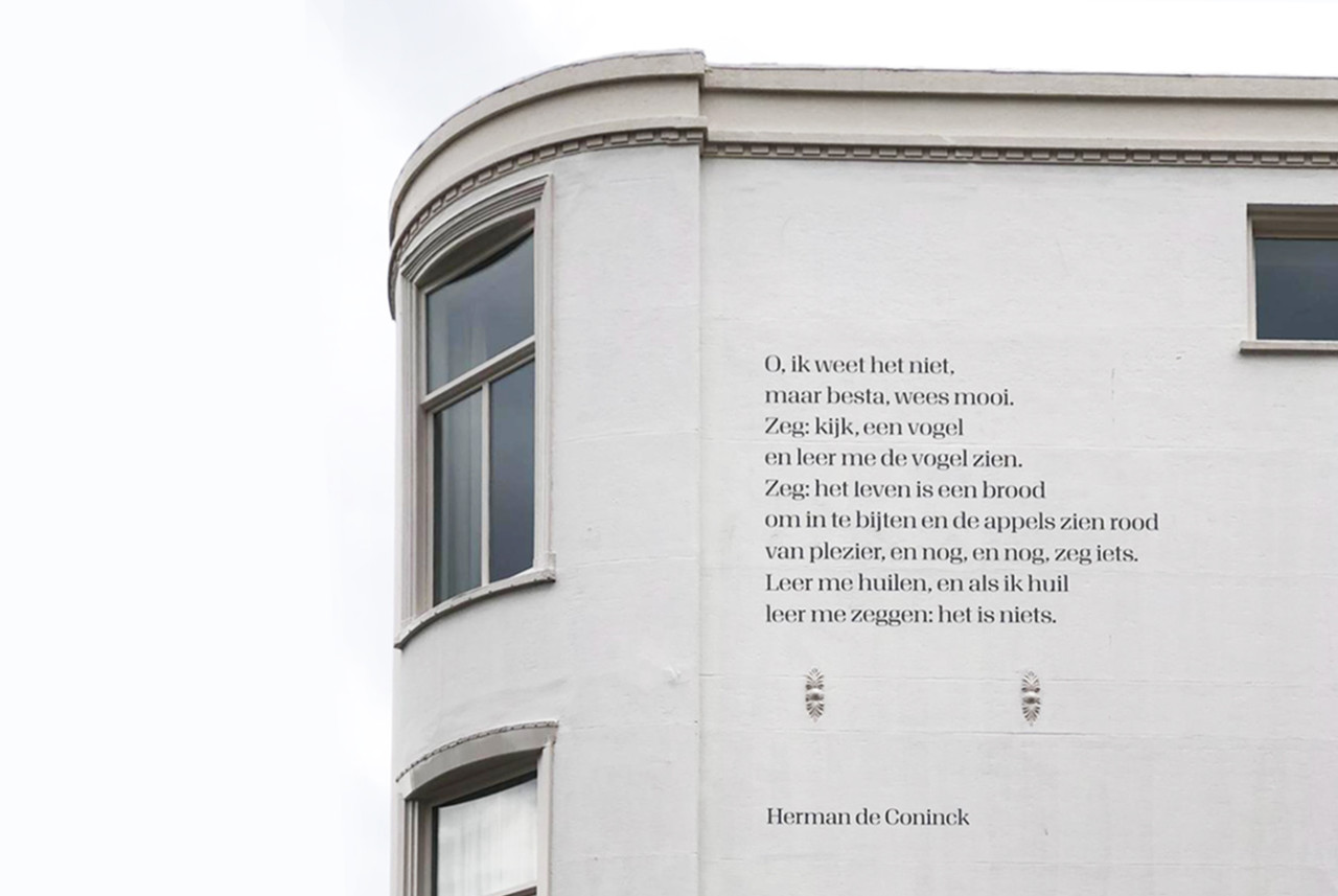 ELISE KOMMER / studio kommerskijken Muurgedicht Herman de Coninck Bankastraat